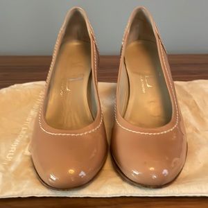 AGL nude patent leather pumps